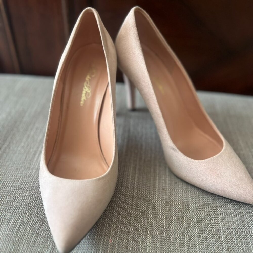 Suede Pumps
